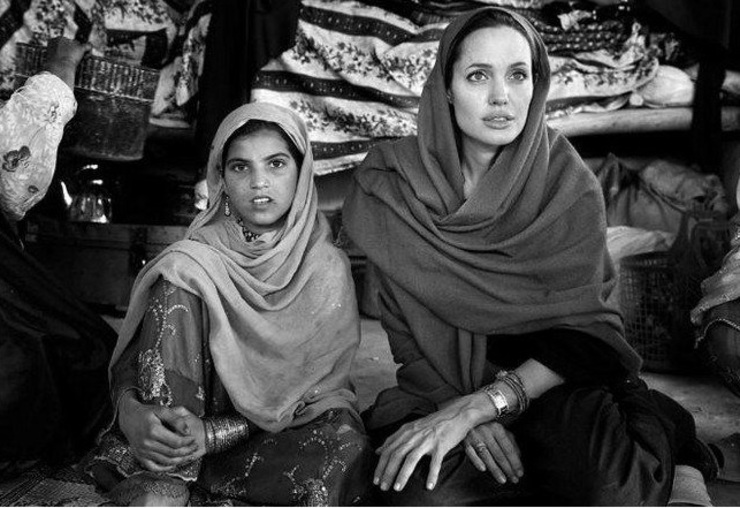 آنجلینا جولی در حمایت از زنان و دختران افغانستانی به اینستاگرام آمد
