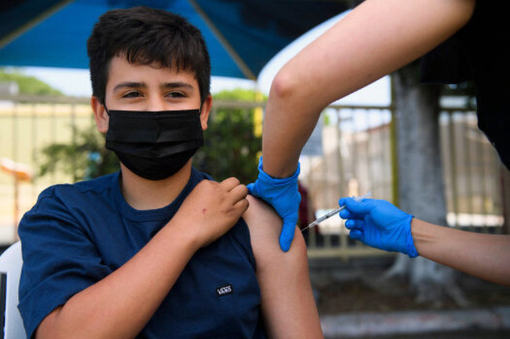 آغاز طرح واکسیناسیون مدرسه به مدرسه در مشهد