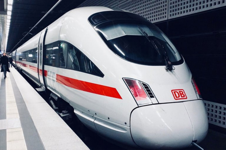 رونمایی از اولین قطار خودران جهان در آلمان
