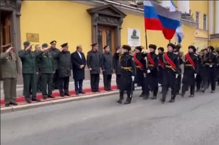 استقبال جانشین فرمانده نیروی دریایی روسیه از سرلشکر باقری در سنت‌پترزبورگ + فیلم