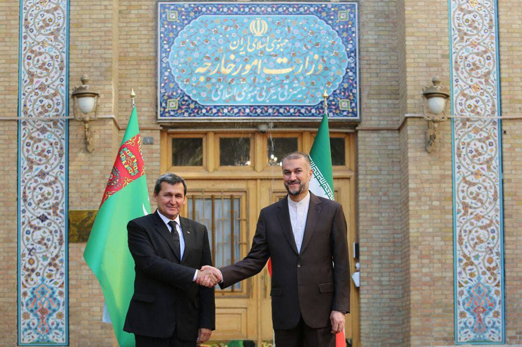 وزیرخارجه ترکمنستان بر توسعه روابط تجاری و افزایش حجم مبادلات تجاری با ایران تاکید کرد