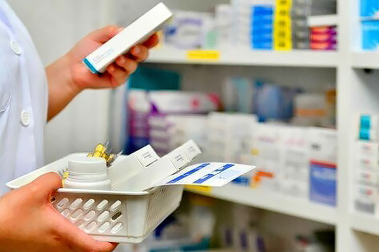 عضو کمیسیون بهداشت: ارز ۴هزار و ۲۰۰ تومانی برای واردات دارو تمام شده است