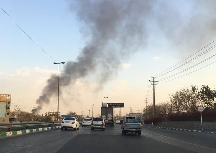 آتش‌سوزی مهیب انبار لوله‌های پلاستیکی در خیابان کوشش مشهد + فیلم و عکس