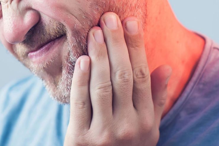 علل ایجاد حساسیت دندان چیست و چگونه درمان می‌شود؟