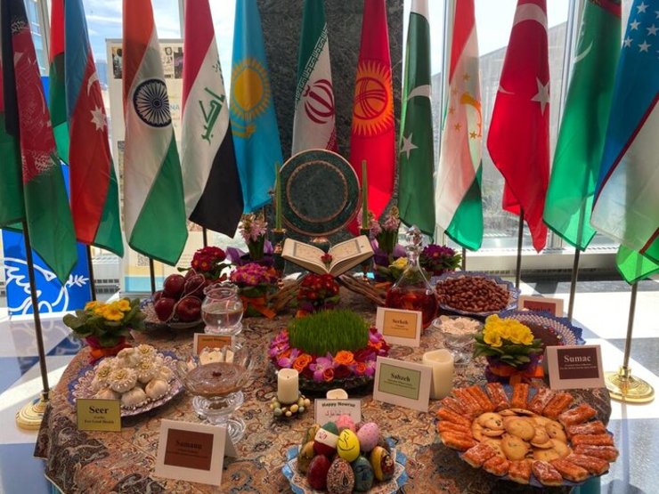 سفره هفت‌سین ایران در سازمان ملل ‌به‌همراه حافظ خوانی تخت روانچی + تصاویر