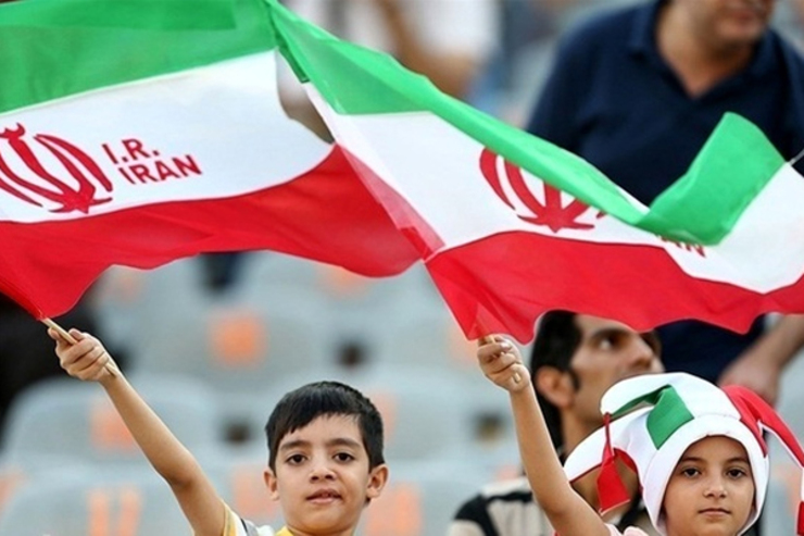 تدارک پرچم رایگان ایران برای بازی ایران لبنان