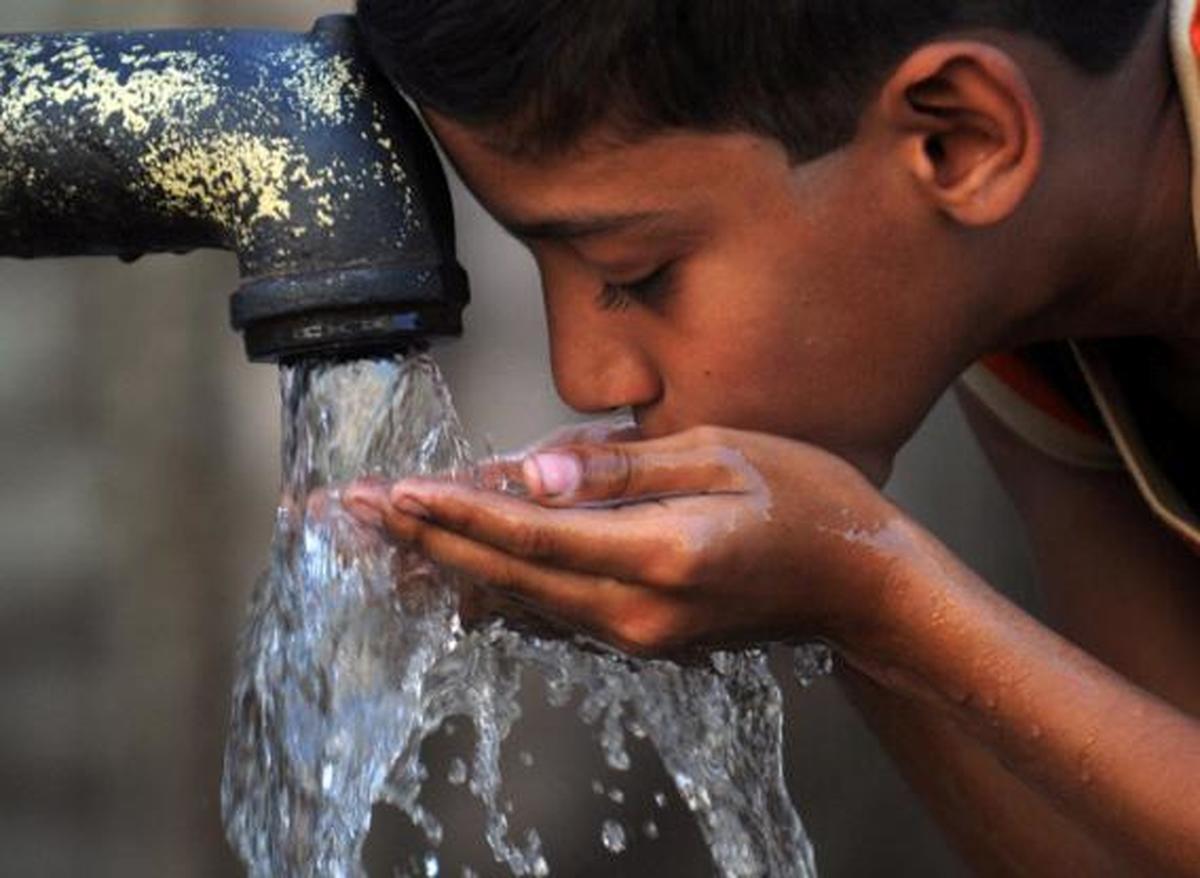 مشکل همه روستا‌های بدون آب شرب تا پایان سال حل می‌شود