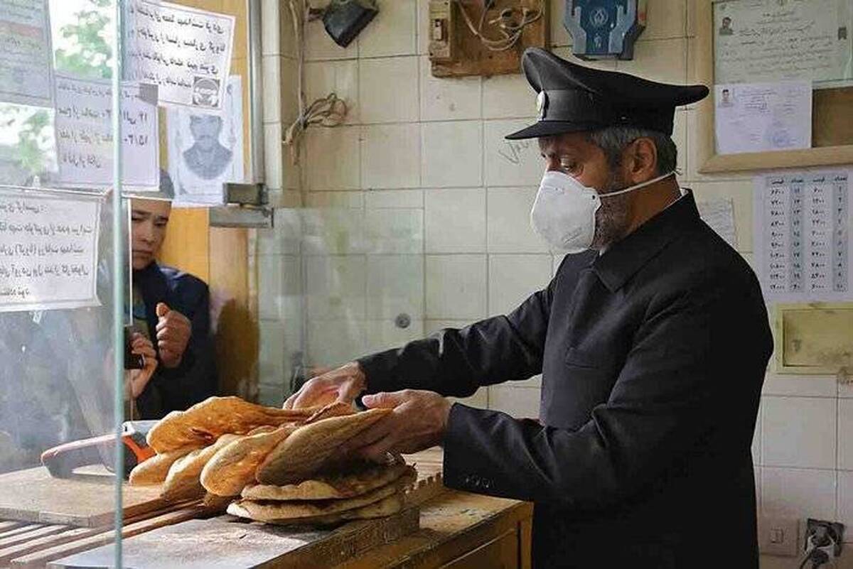توزیع قرص نان رایگان به مناسبت ولادت حضرت زهرا(س) در حاشیه شهر مشهد