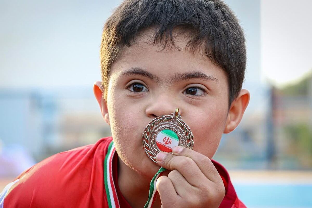 حضور قهرمانان ملی و ورزشکاران المپیک و پارالمپیک در جمع کودکان سندروم داون خوزستان + عکس