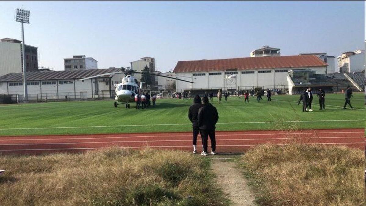 ویدئو| فرود هلی‌کوپتر وسط زمین بازی لیگ یک در آستارا گیلان!