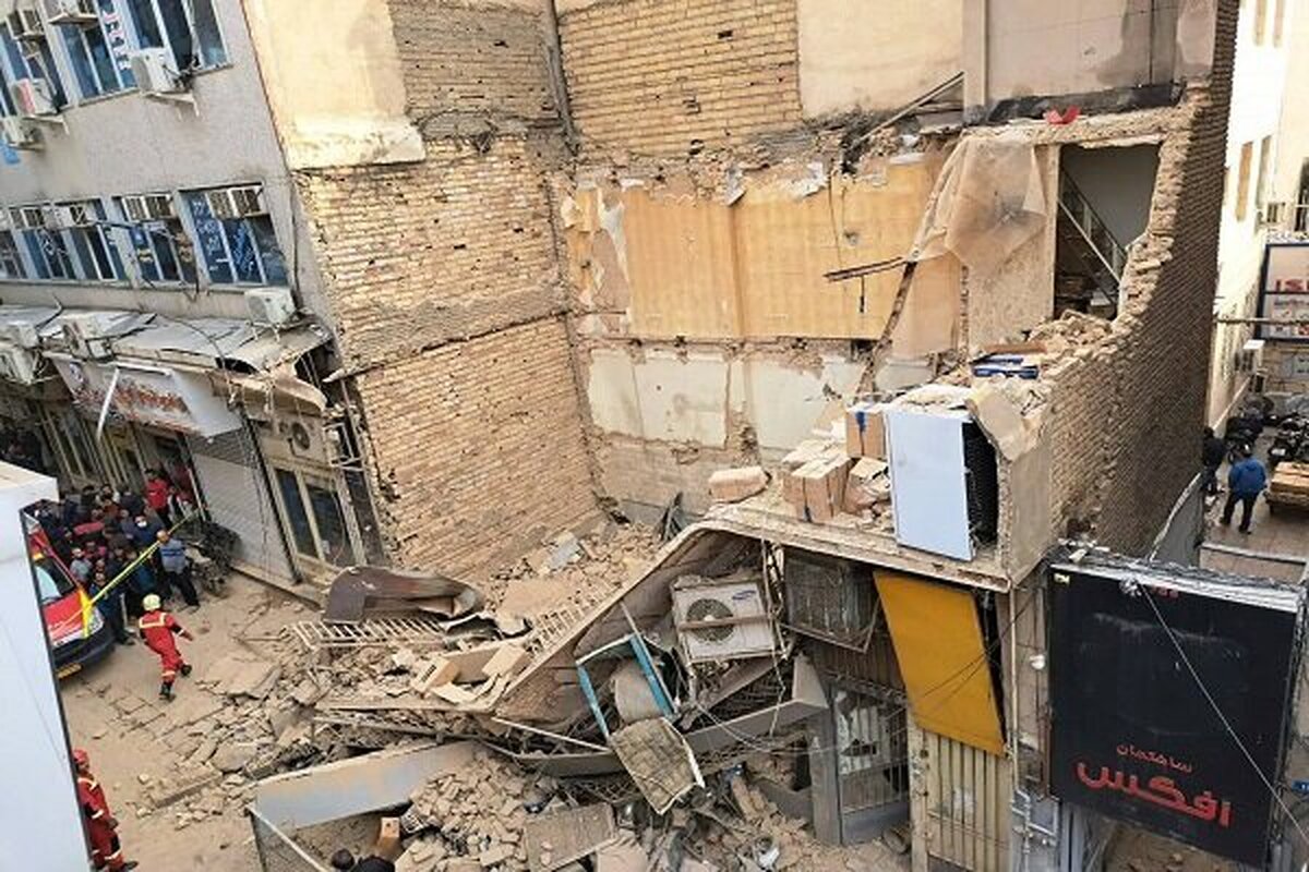 جزئیاتی تازه از ریزش ساختمان قدیمی دو طبقه در خیابان ملت تهران + فیلم