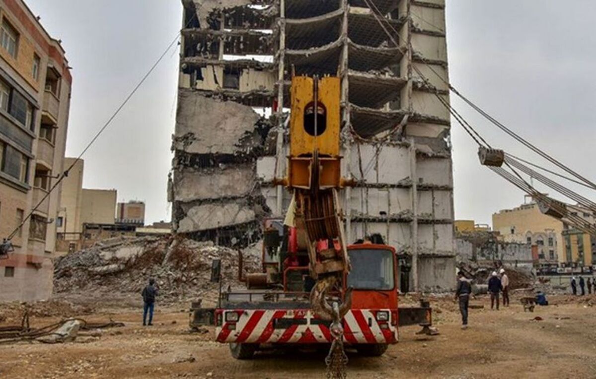 ویدئو | لحظه تخریب نهایی ساختمان متروپل آبادان
