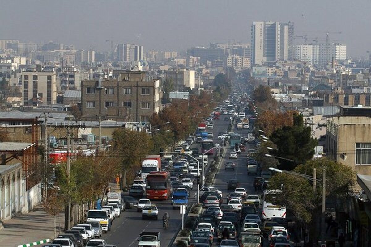 آسمان صاف همراه با غبار محلی در تهران| پیش‌بینی افزایش آلاینده‌ها در شهر‌های پرجمعیت در ۵ روز آینده (۹ دی ۱۴۰۱)