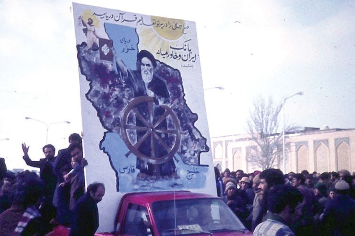 گفتگو با هنرمندان مشهدی درباره تاثیر انقلاب اسلامی بر هنر مشهد | وقتی هنر به میان مردم آمد