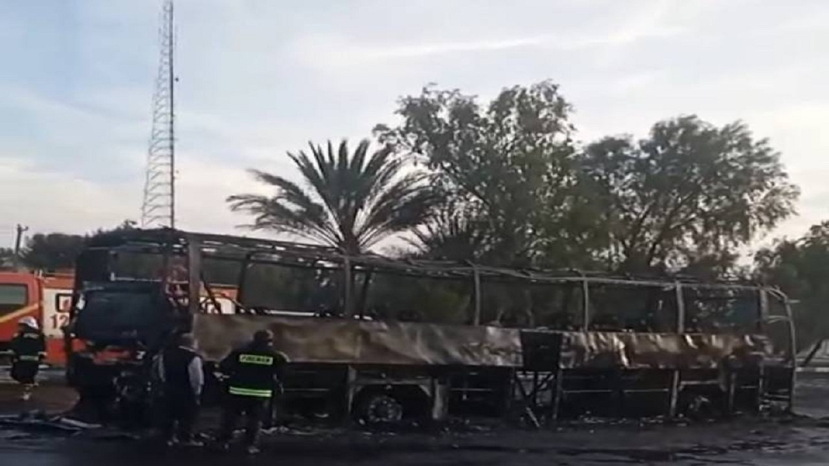 اتوبوس مسافربری اصفهان به زاهدان آتش گرفت (۲۸ بهمن ماه ۱۴۰۱)