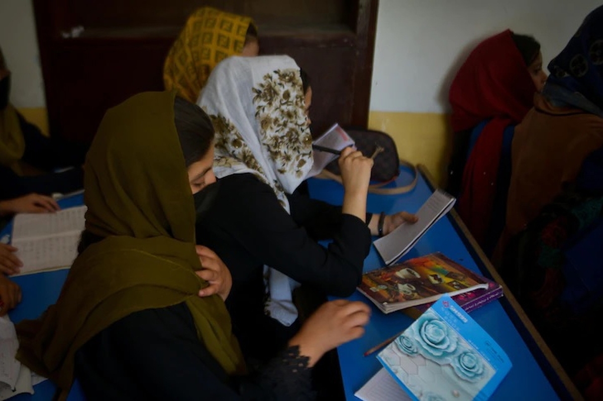 دختران افغانستان در مدارس پنهانی آرزوهایشان را جستجو می‌کنند