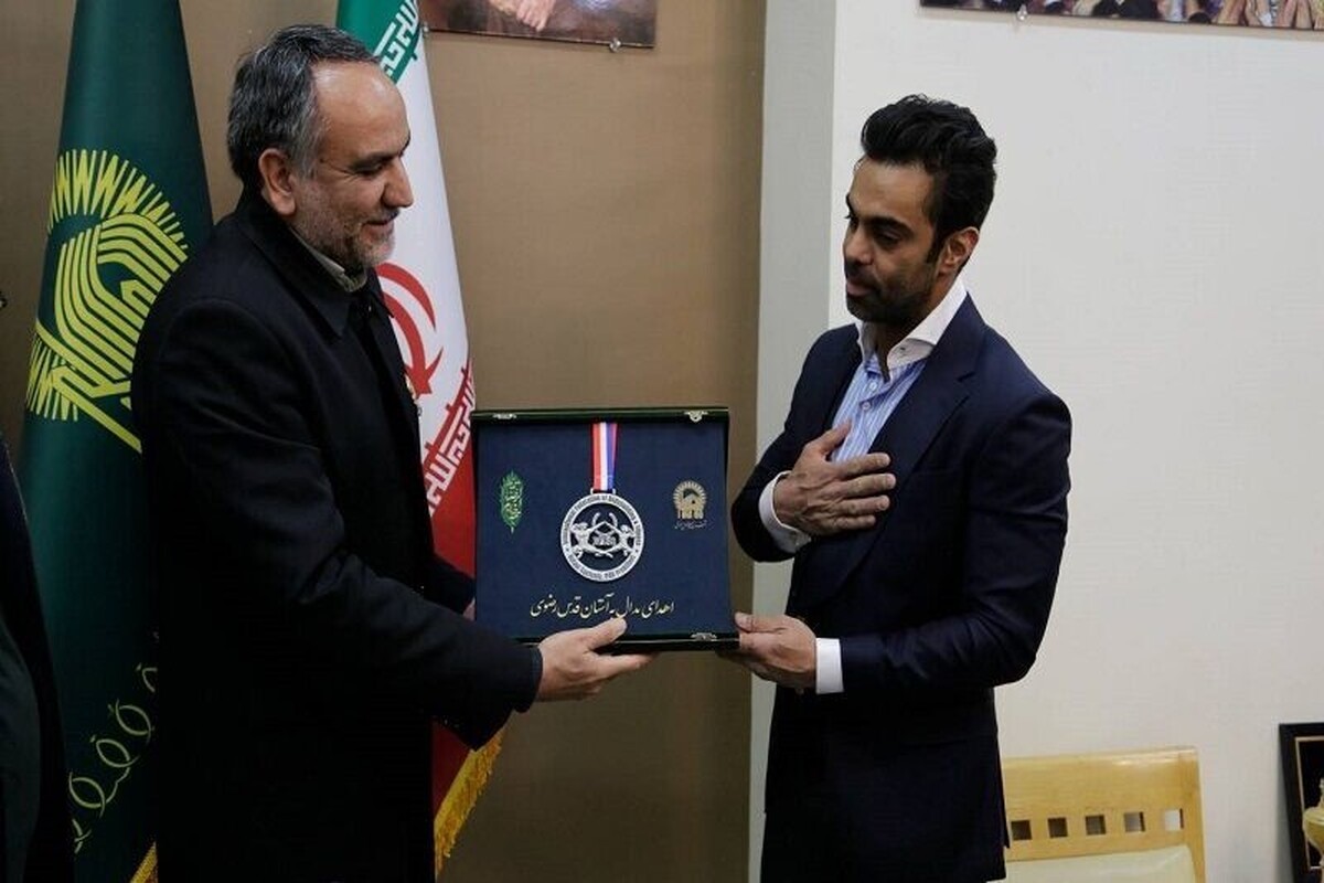 مهدی ماهانی مدال‌هایش را به موزه آستان قدس رضوی اهدا کرد