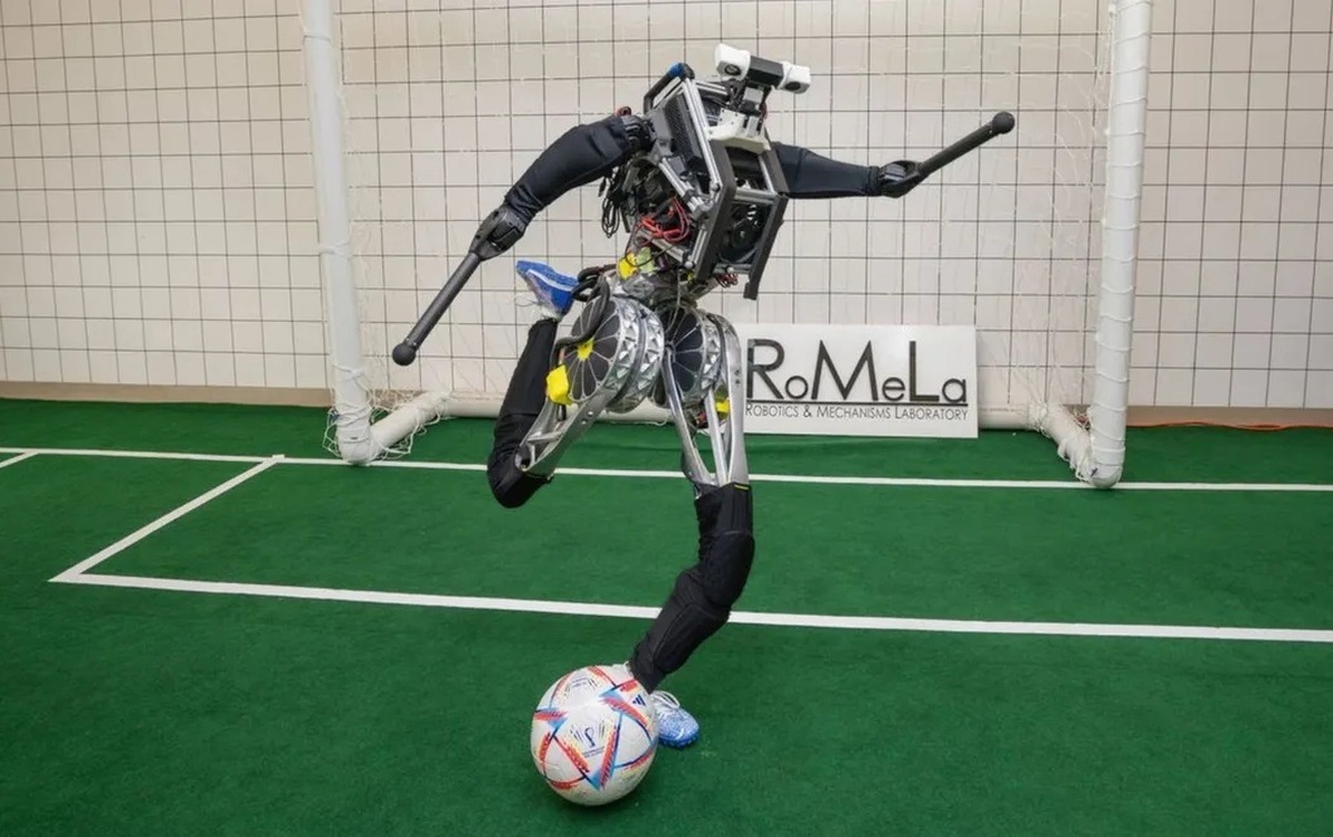 ویدئو | حفظ تعادل سریع‌ترین ربات انسان‌نمای جهان که برای مسابقات ربوکاپ آماده می‌شود