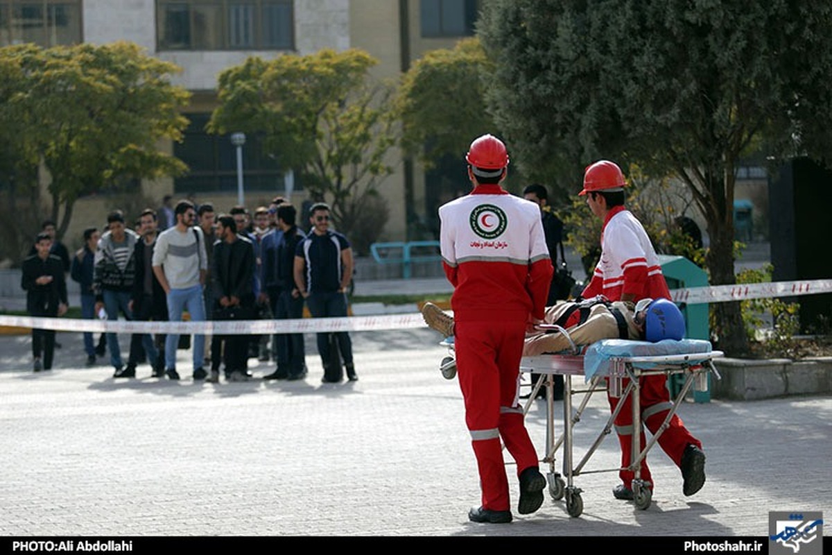 امدادگران هلال احمر در مشهد پشتیبان اورژانس و آتش نشانی در شب چهارشنبه سوری