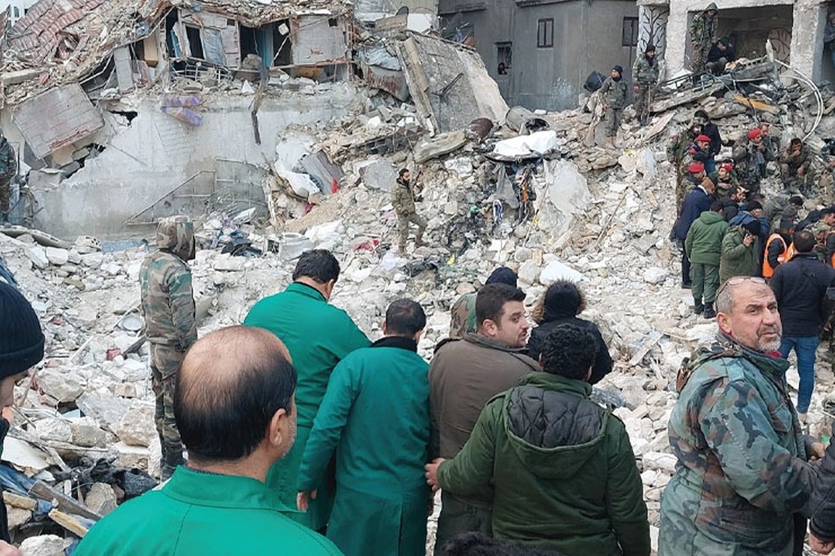 خرده روایت‌هایی از حضور خادمان کفشداری حرم امام رضا (ع) در مناطق زلزله زده سوریه
