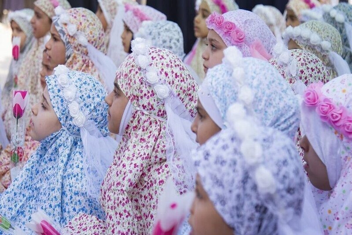 برگزاری جشن تکلیف ۱۸۰۰ دانش‌آموز دختر مشهدی در حرم رضوی