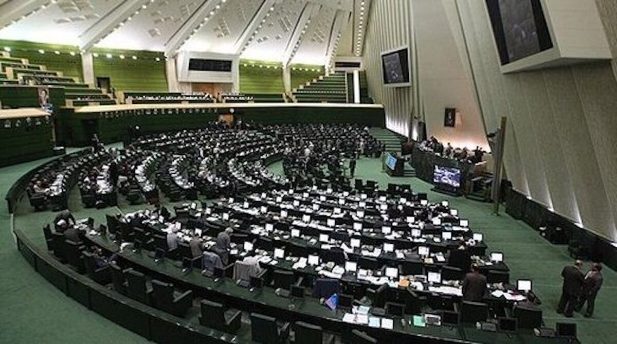 نماینده شیراز: شأن نظارتی مجلس درباره بازار ارز فعال شود| کمیته‌ای از نمایندگان اتفاقات را بررسی کند