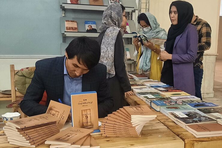رونمایی از اثر نویسنده افغانستانی در حاشیه نمایشگاه کتاب تهران