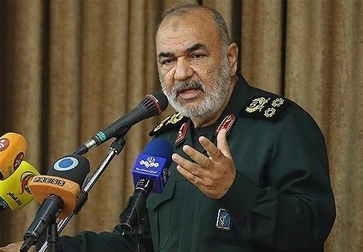 سرلشکر سلامی: دشمن بپذیرد که ایران شکست‌ناپذیر است| مستمرا تمام تفکر و آرزوسازی دشمن را تعقیب می‌کنیم