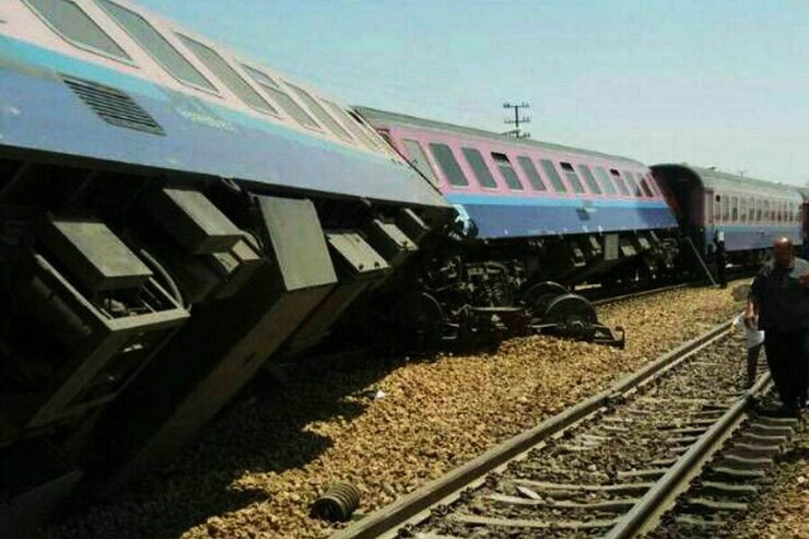 خروج قطار مسافربری مشهد به یزد از ریل | فوتی‌های حادثه قطار مشهد یزد به ۲۱ نفر رسید | پایان عملیات امدادرسانی + فیلم و تصاویر