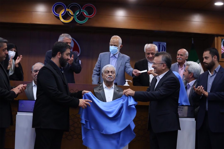 رونمایی از سردیس چهره‌های ماندگار ورزش ایران
