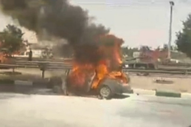 آتش سوزی خودرو دنا پلاس در ورودی مشهد