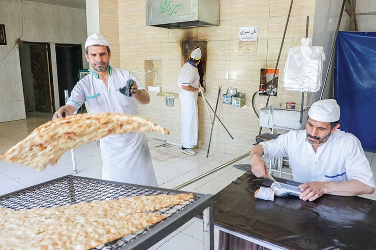 در نخستین روز اجرای طرح «هوشمندسازی یارانه آرد و نان» در مشهد چه گذشت