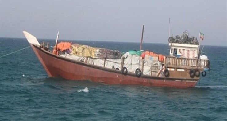 نجات یک فروند شناور تجاری باری با امدادرسانی سپاه در خلیج‌فارس