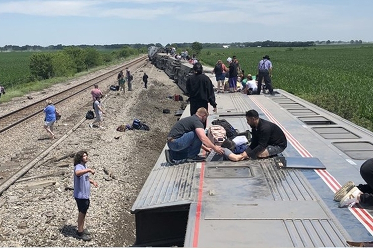 حادثه برای قطار مسافربری در آمریکا | ۵۳ کشته و زخمی درپی خروج از ریل + فیلم