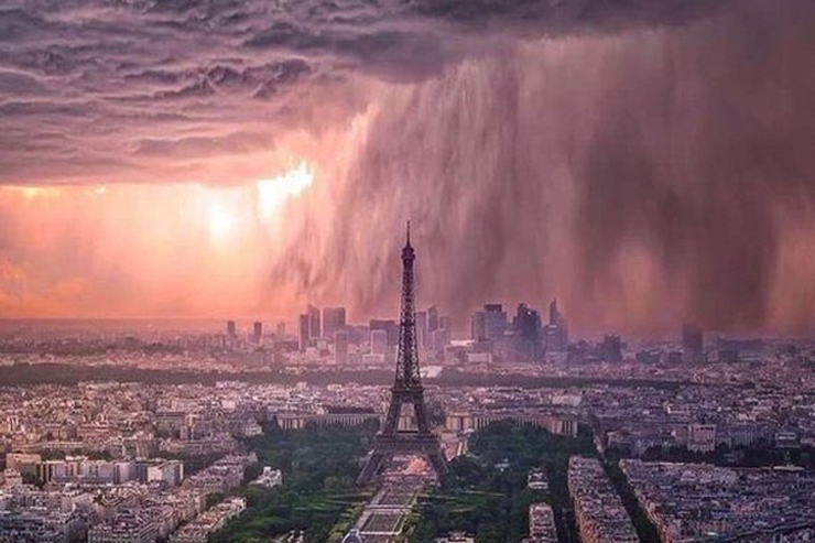 باران‌های سیل‌آسا در پاریس + فیلم