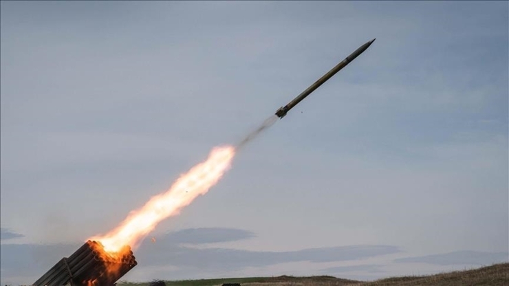 ویدئو| لحظه شلیک موشک‌های روسی به سمت انبار تسلیحات آمریکایی