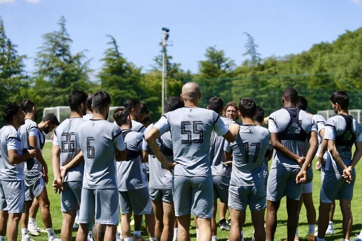 ساپینتو به بازیکنان استقلال: یک هفته دیگر دوام بیاورید