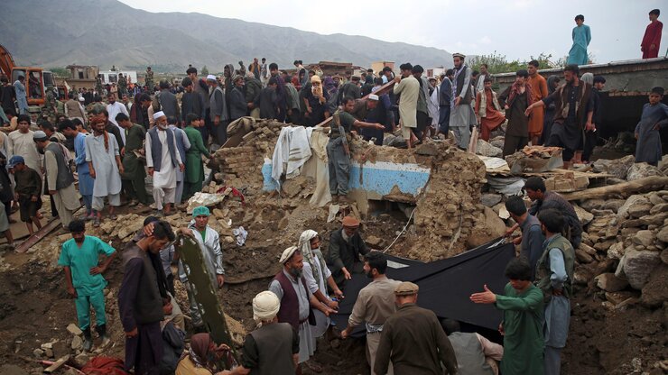 بلومبرگ: سیل در افغانستان ۱۵۰۰ کشته و ۲ میلیارد دلار خسارت برجای گذاشت