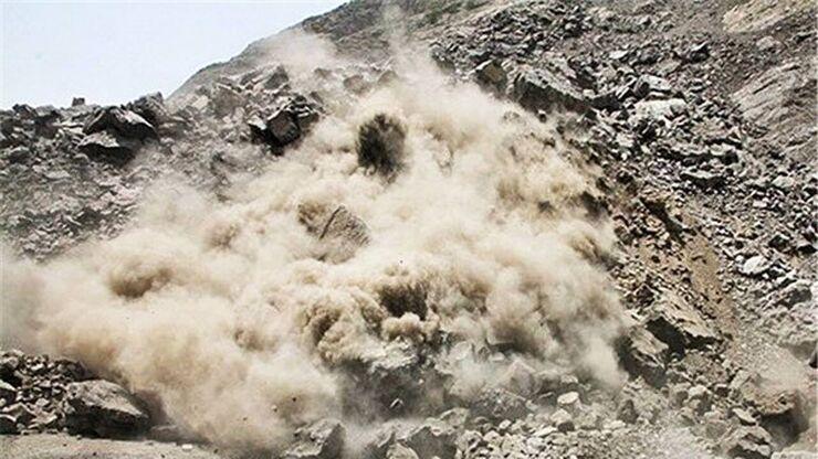 ویدئو| ریزش کوه به دلیل زلزله ۵.۴ ریشتری در هرمزگان