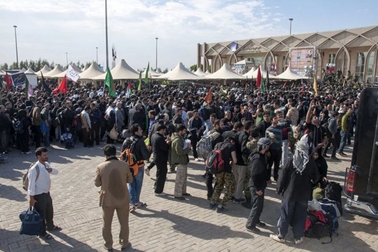 ویدئو | موج جمعیت زائران اربعین در پایانه مرزی مهران