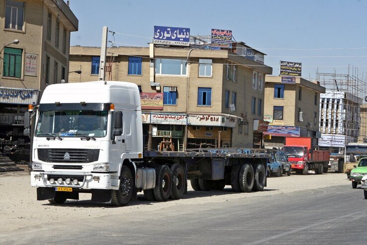 خودروهای باری از تردد غیر ضروری در مشهد در ایام اربعین خودداری کنند
