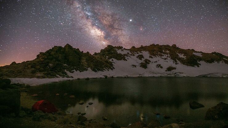 ویدئو| تایم لپس کهکشان راه شیری از ۱۰۵۰ فریم گرفته شده در یک دریاچه نمک