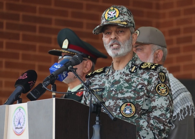 فرمانده کل ارتش: اجازه دخالت و تعرض به هیچ بیگانه‌ای را نمی‌دهیم| نیرو‌های مسلح پیشمرگ ایران و ایرانی هستند