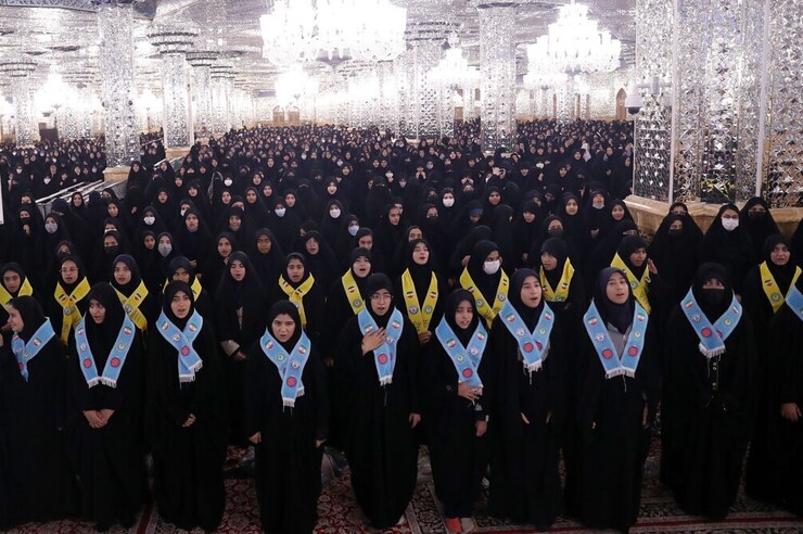 شرکت ۵ هزار دانش‌آموز دختر مشهدی در همایش «نور چشم»