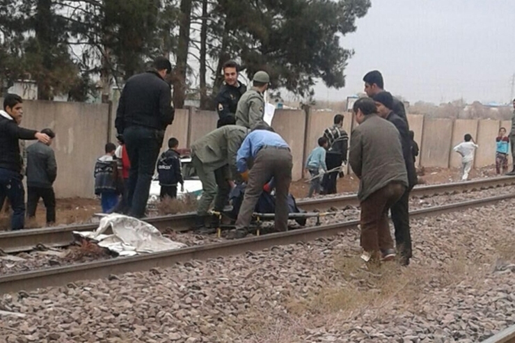 برخورد قطار با یک زن در ساری، حادثه ساز شد