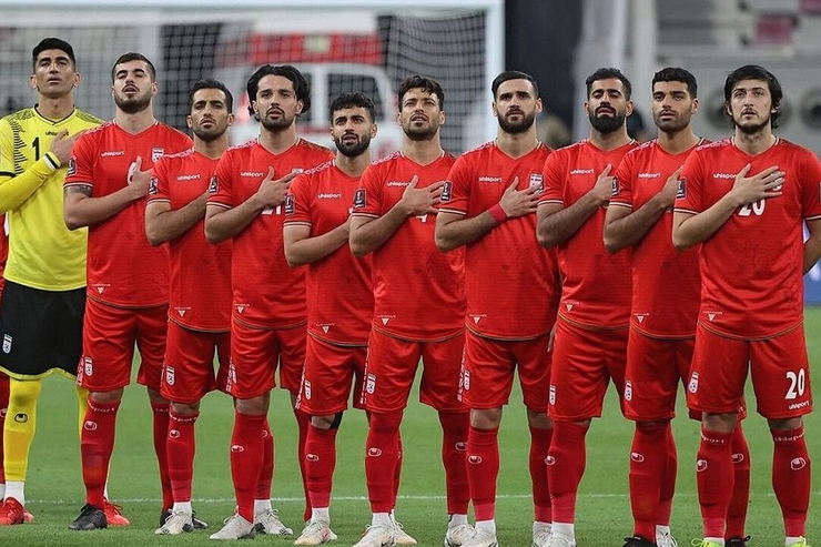 ایران قرمز می‌پوشد و انگلیس سفید