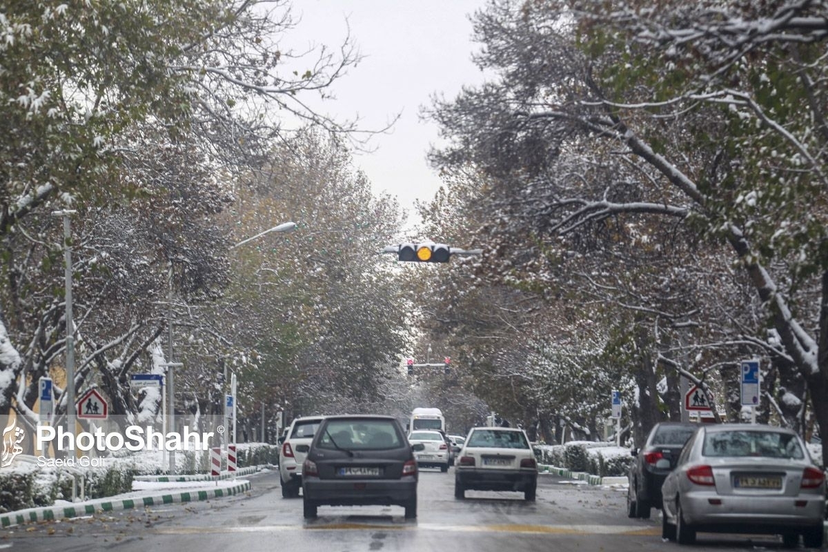بارش نخستین برف پاییزی در مشهد (۱۳ آذرماه ۱۴۰۱) +فیلم