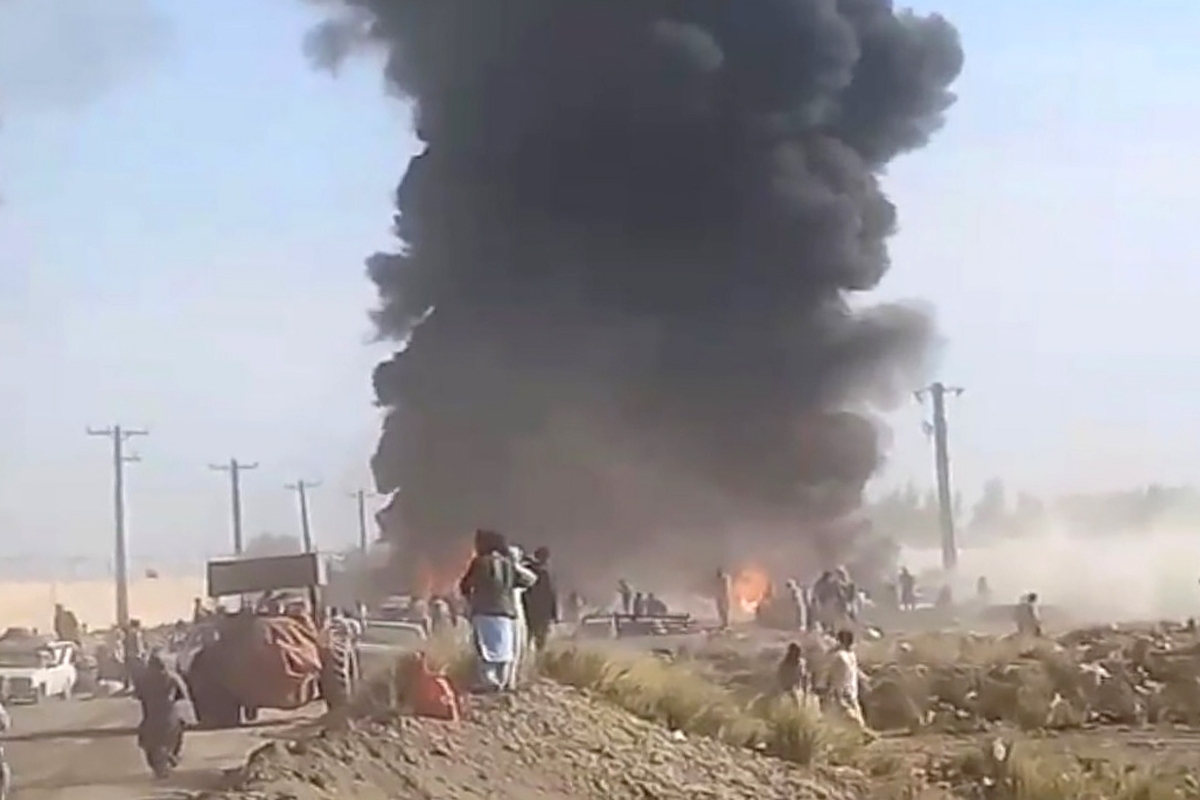 آتش سوزی در مرز مشترک ایران و افغانستان در استان نیمروز