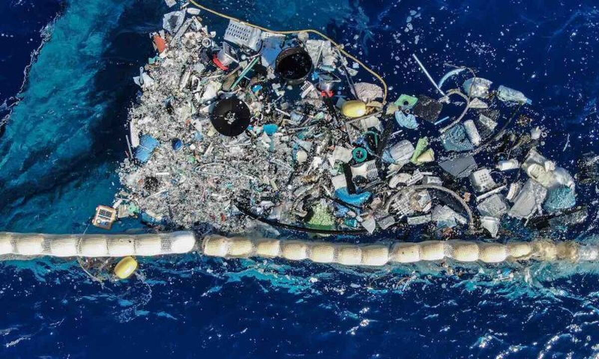 ویدئو| جمع آوری حجم عظیم زباله در اقیانوس‌ها