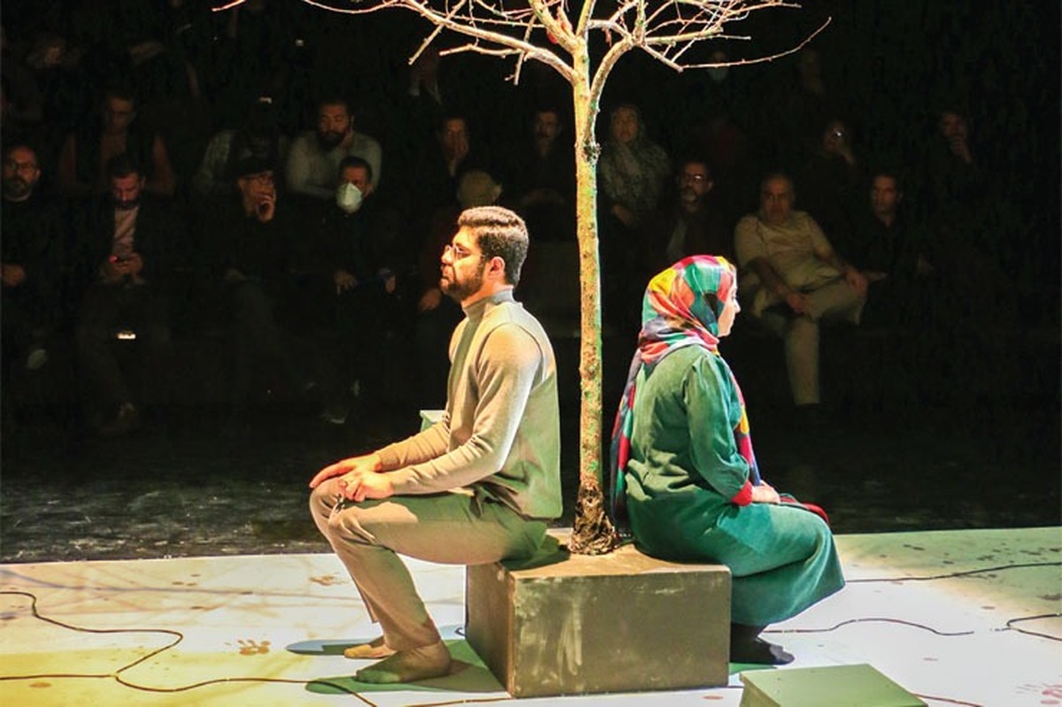گفتگو با نصرالله قادری، کارگردان و نویسنده تئاتر | بودن یا نبودن تئاتر برای مسئولان مسئله مهمی نیست!